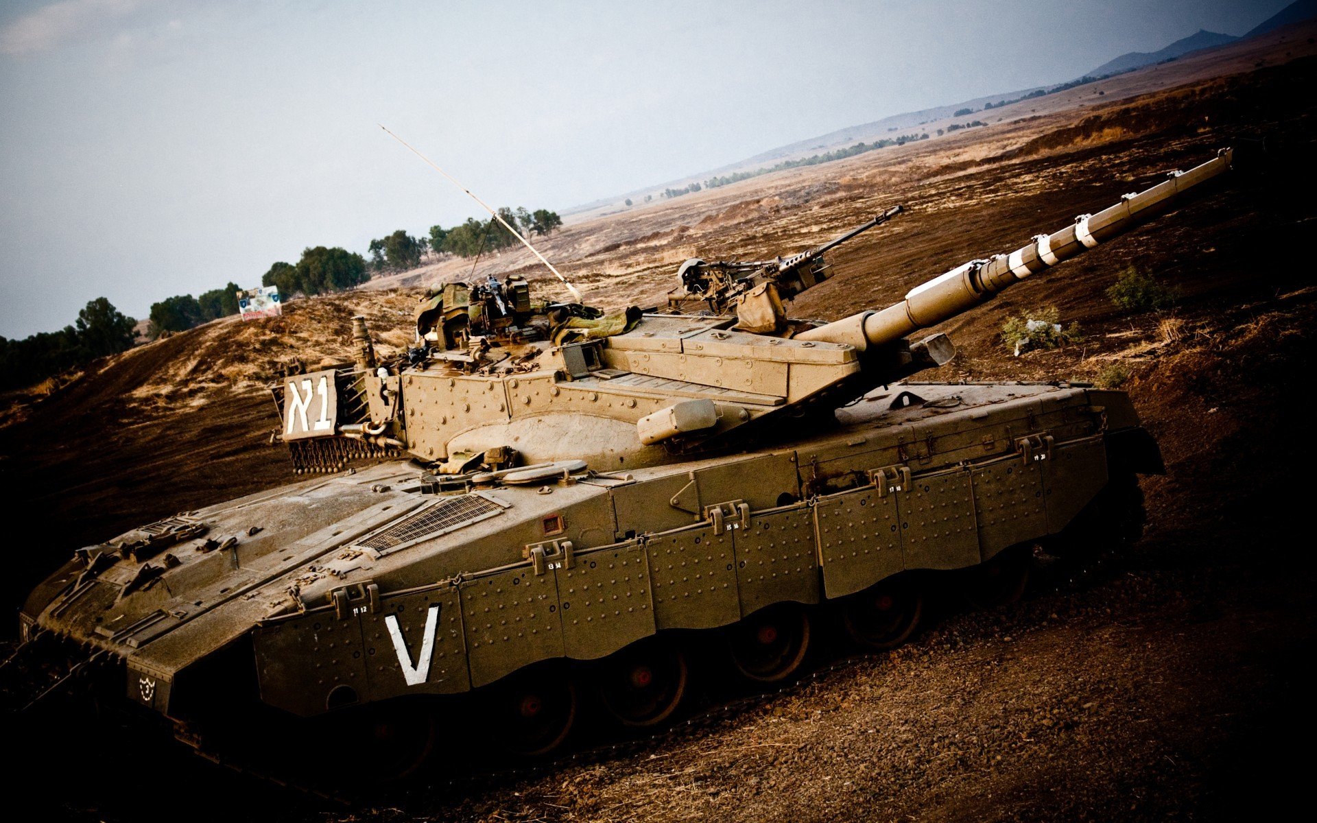 法兰克福球员努力拼搏，力争取得关键三分，法兰克福球队身价