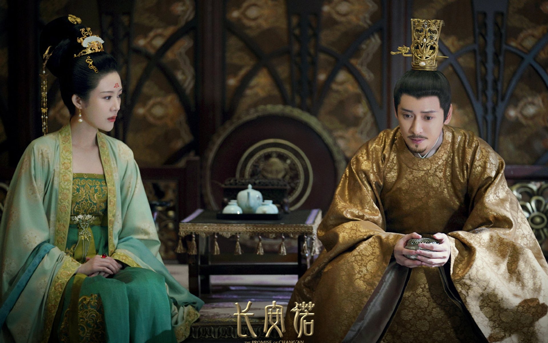 法兰克福球员努力拼搏，力争取得关键三分，法兰克福球队身价