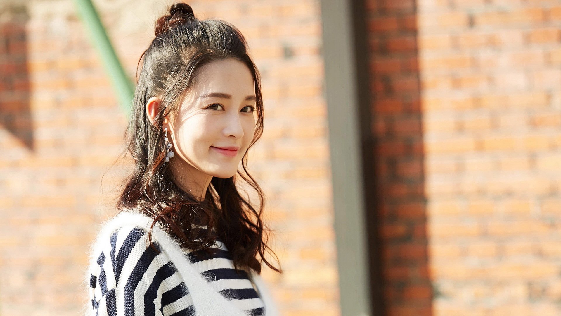 九游游戏中心-雄鹿堡球员团结一致，迎接比赛朝着胜利进发，雄鹿官方网站