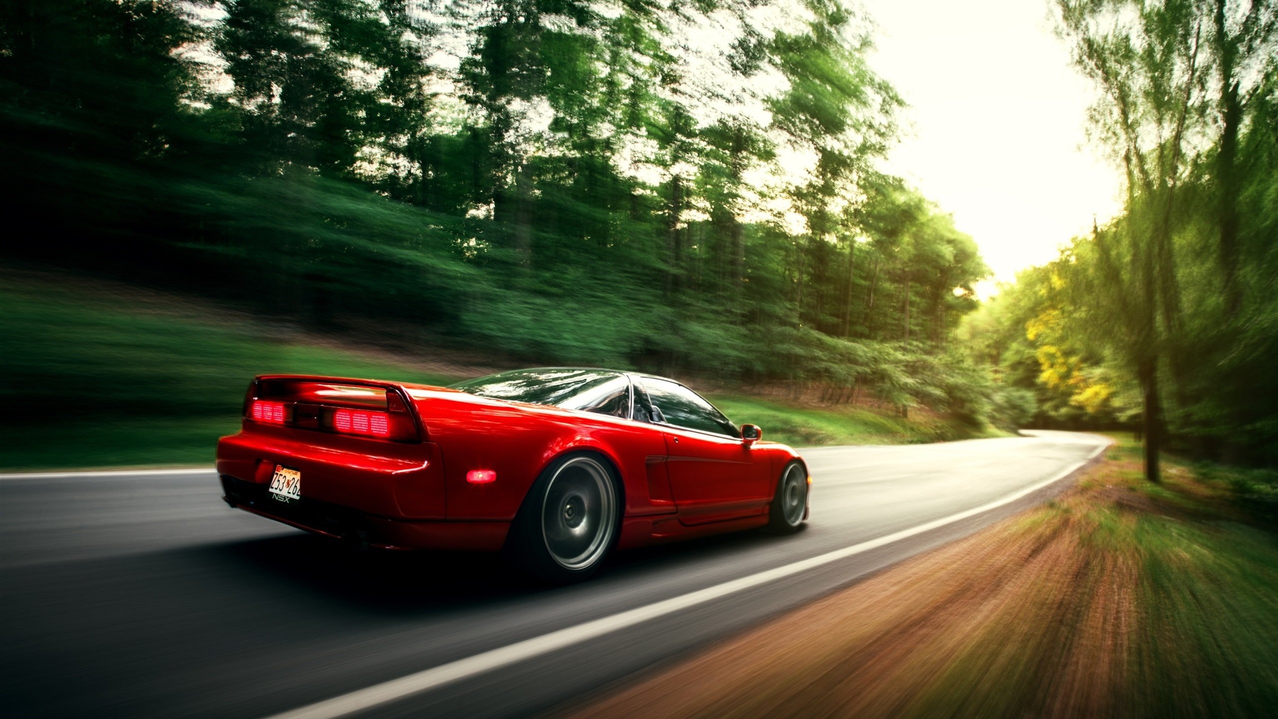 教练是否在赛前根据数据模型制定多套进攻预案，在比赛中,教练员会根据现场比赛的变化