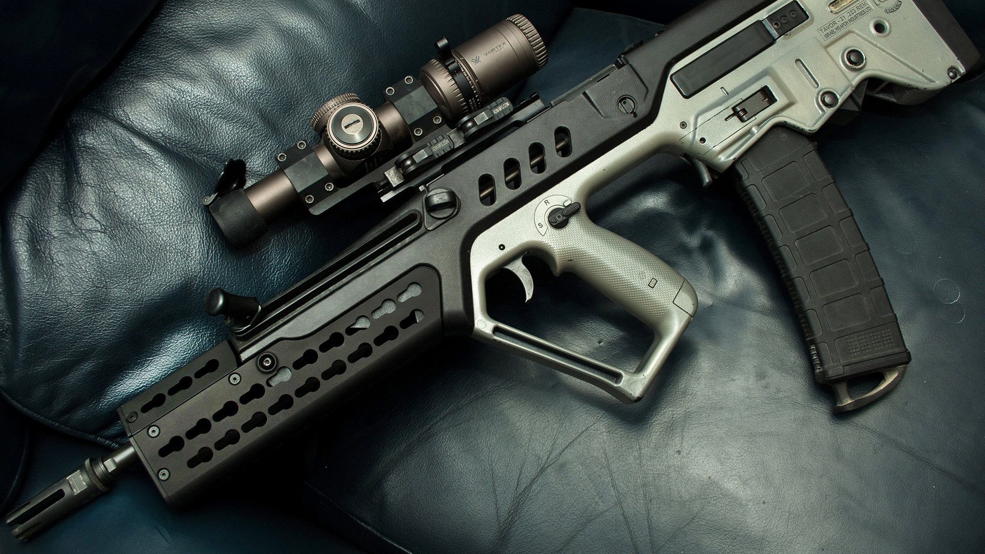 九游娱乐官网 (JIUYOU)-澳大利亚接力队冲线瞬间点燃赛场，澳大利亚女子游泳接力队员